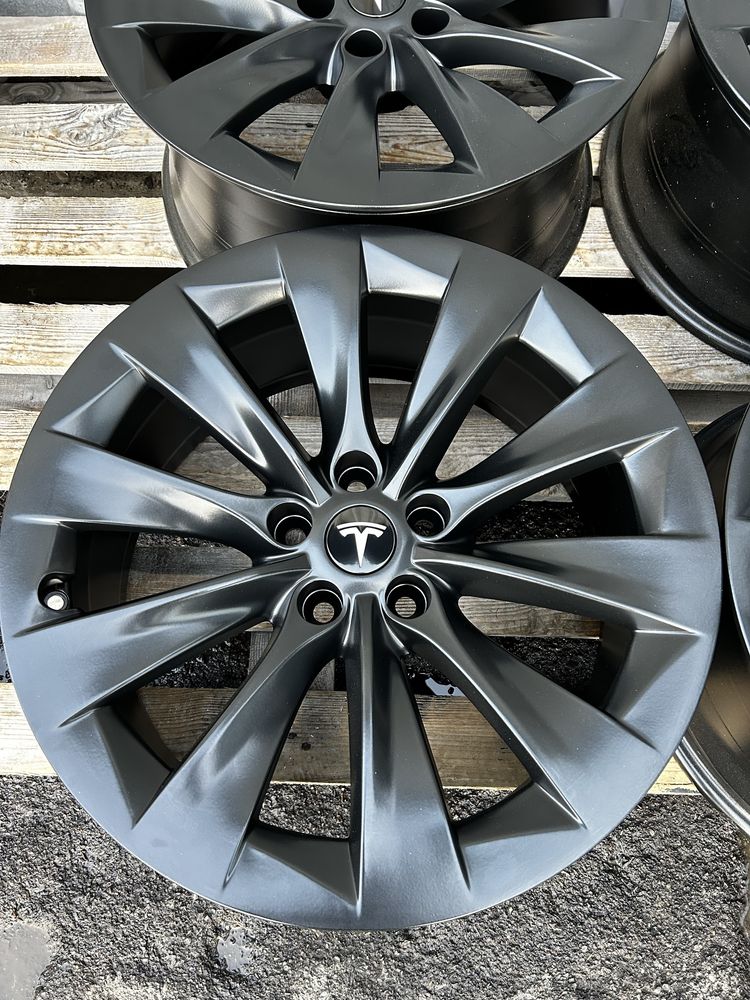 Диски Tesla 5/120r20 model X різноширокі