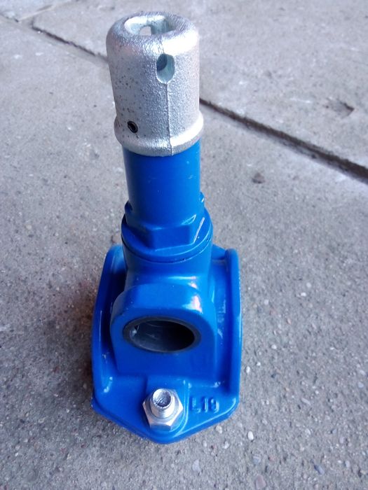 Nawiertka zasuwa do wody