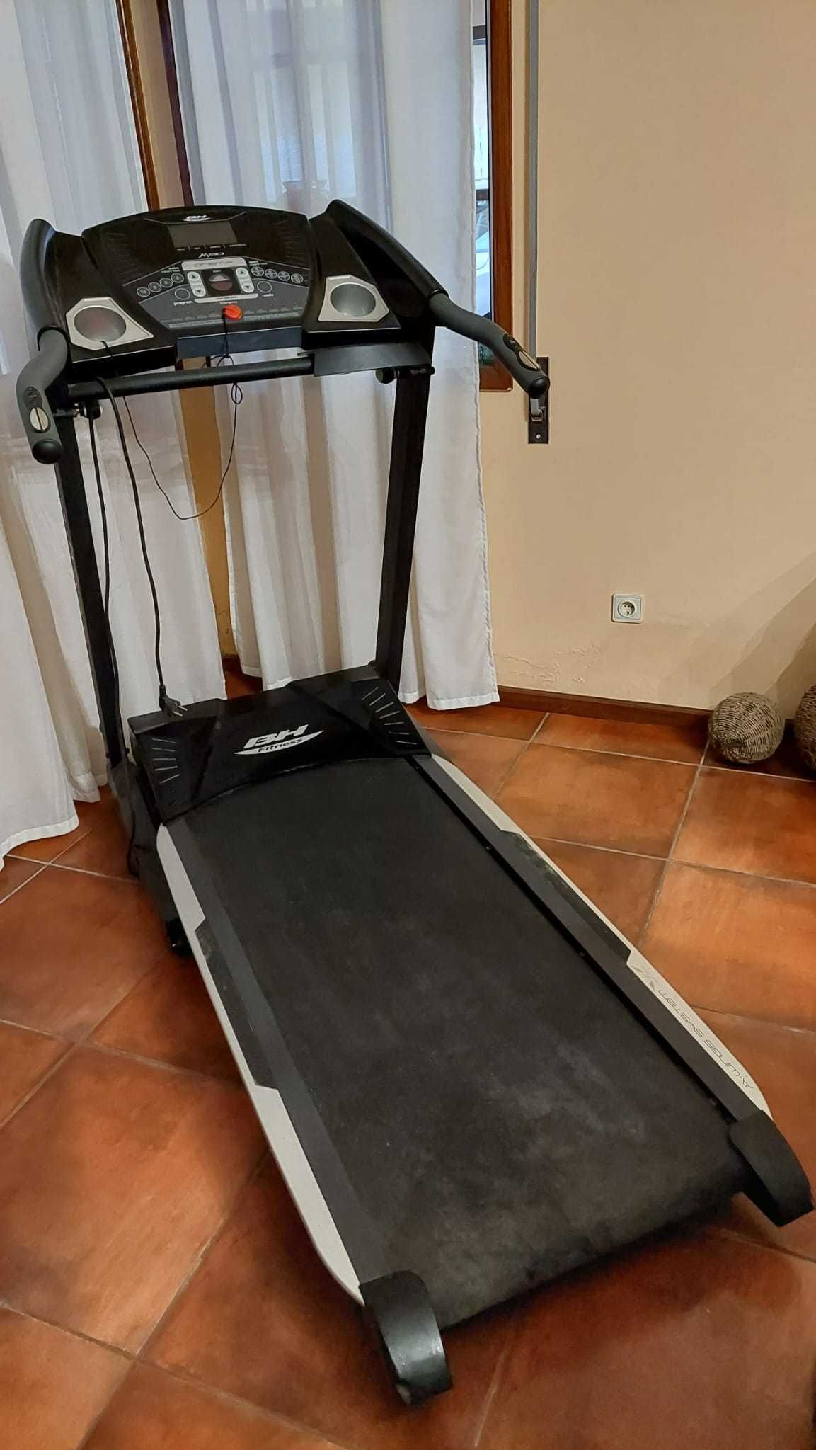 Passadeira de correr BH Prisma M50 G6150VE - como nova