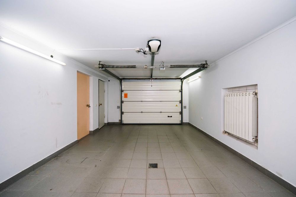 Простора дворівнева квартира в центрі!