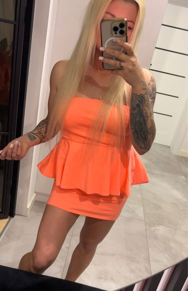 Zara neonowa sukienka z baskinką M