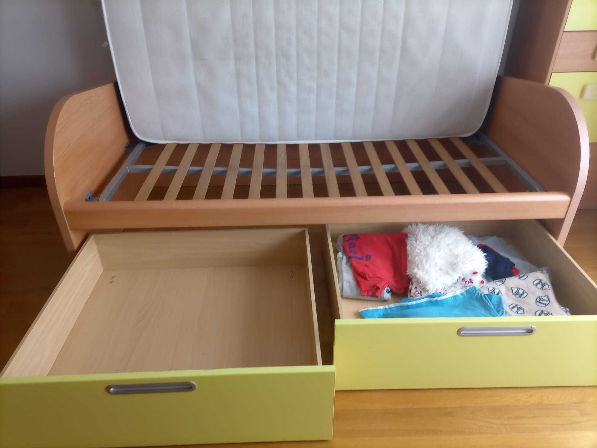 Quarto individual - cama e camiseiro