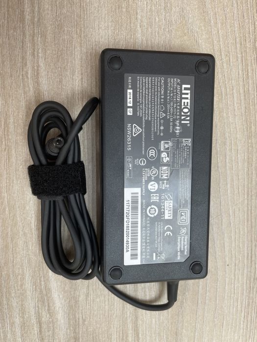 Оригінальні потужні блоки живлення під ігрові ноутбуки.