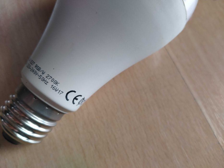 Żarówka LED LightMe LM85194 E-27 8.8 W = 66 W 900 lm RGBW 1 szt.