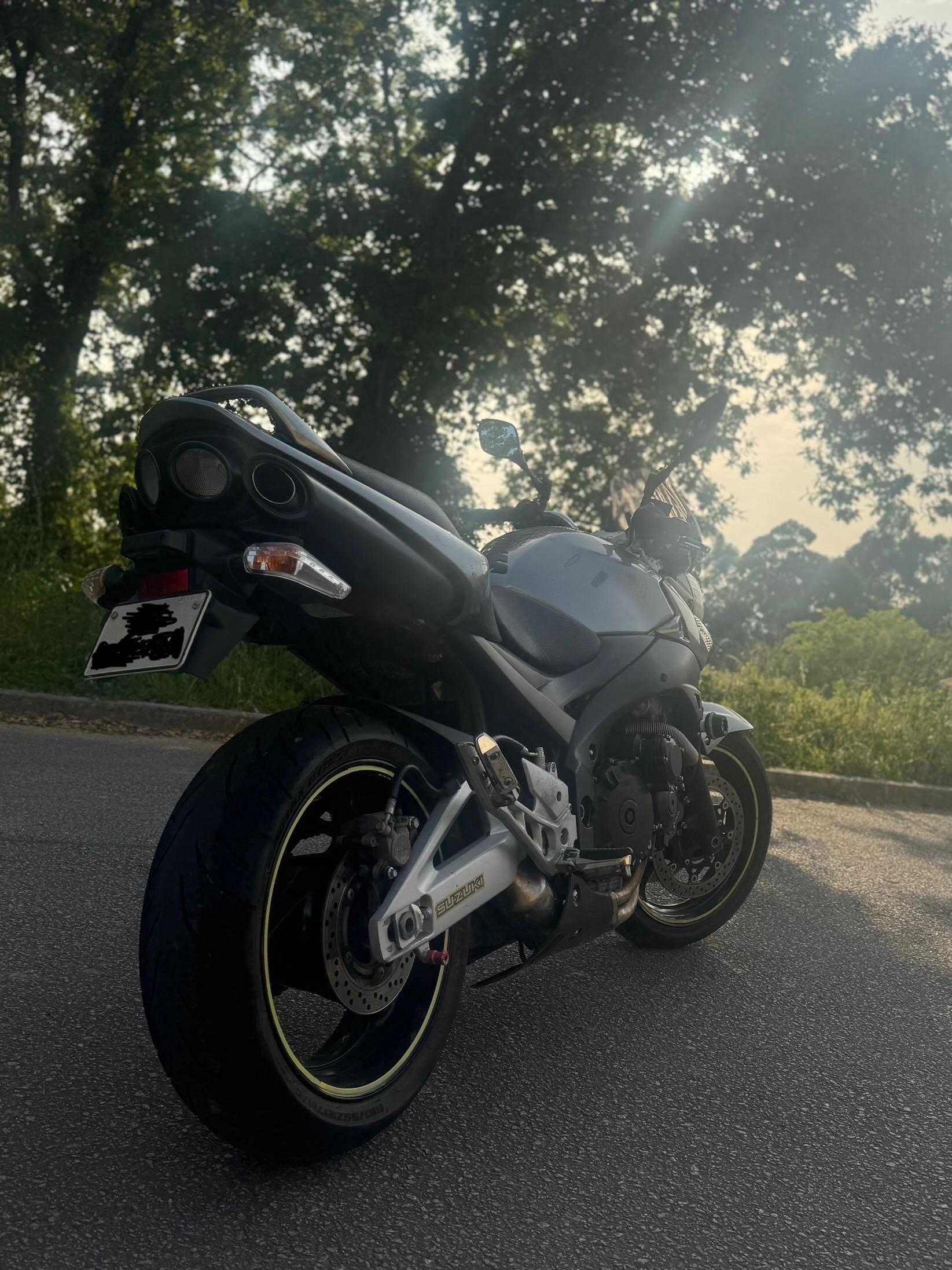 Súzuki gsr 600 como nova