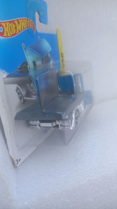 Fast-bed hauler hot wheels