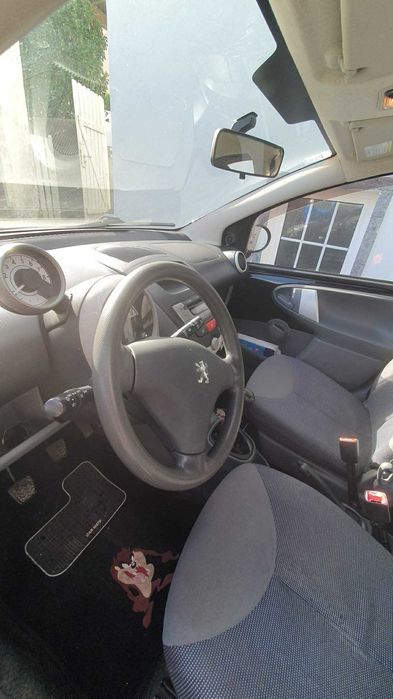 Vende-se Peugeot 107