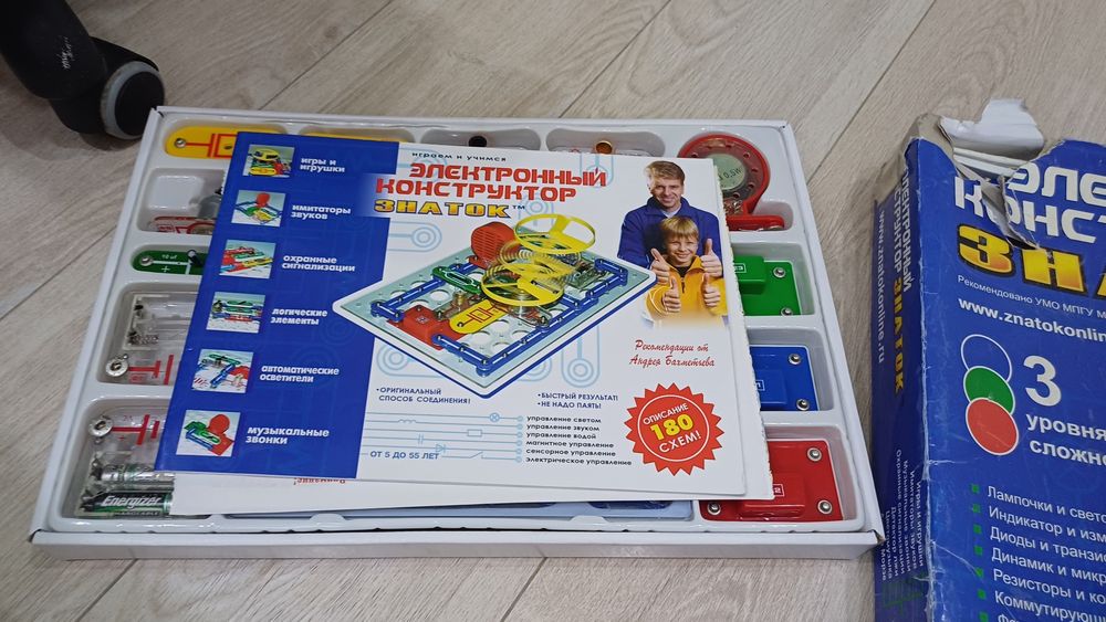 Електронний конструктор знаток