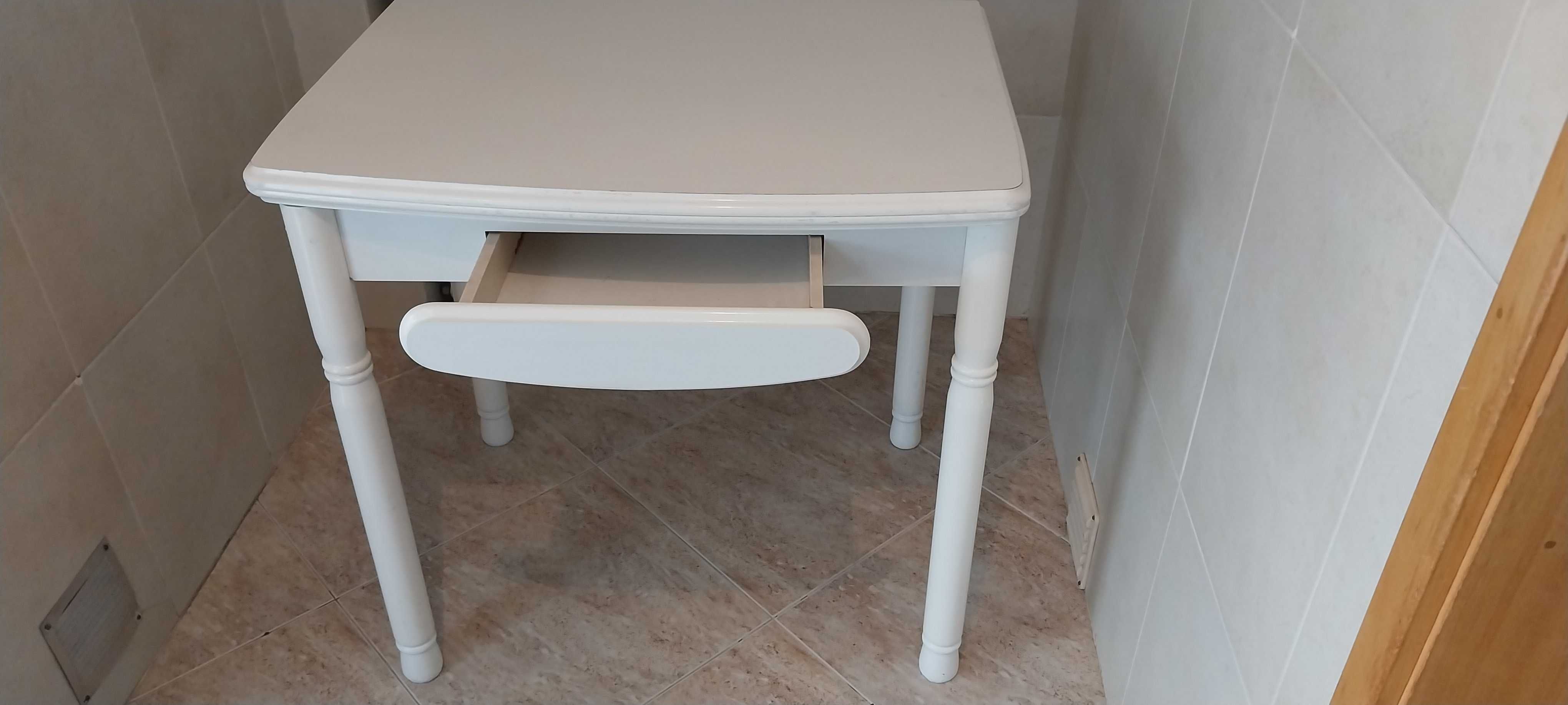 Mesa de cozinha extensível