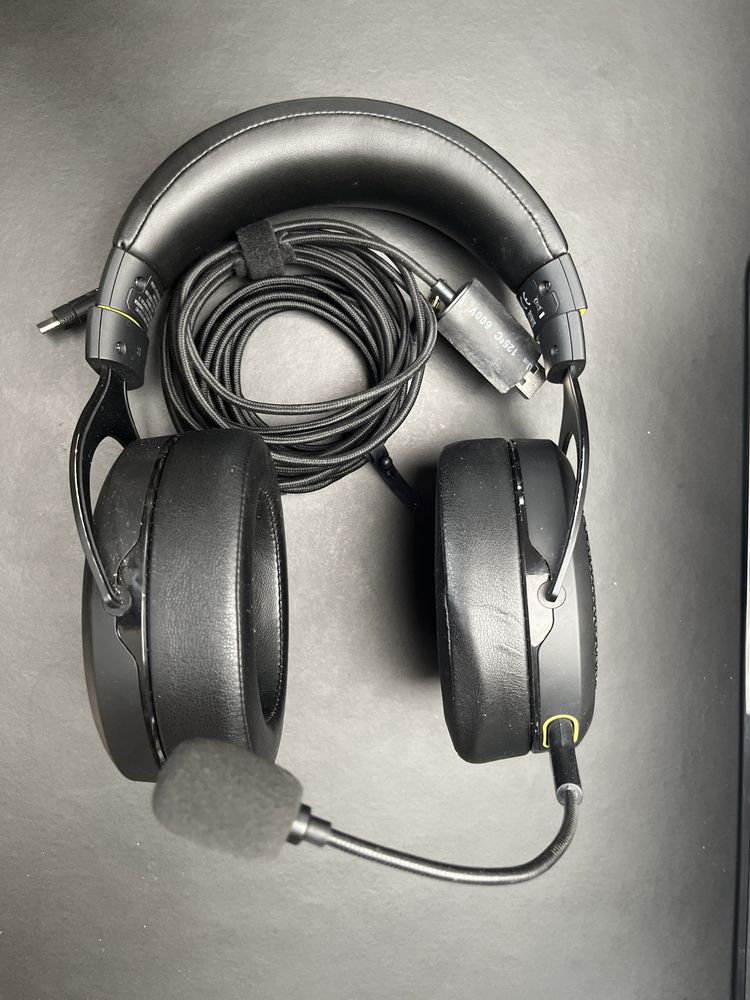 Headphones Corsair HS70