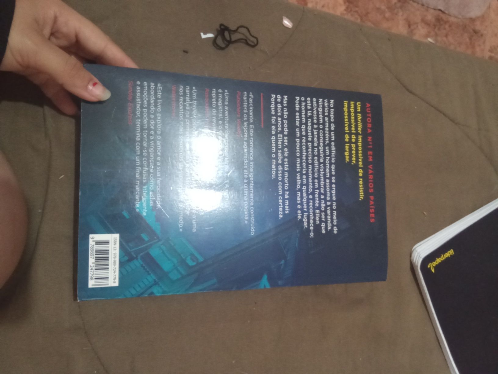 Vendo livro de Thriller