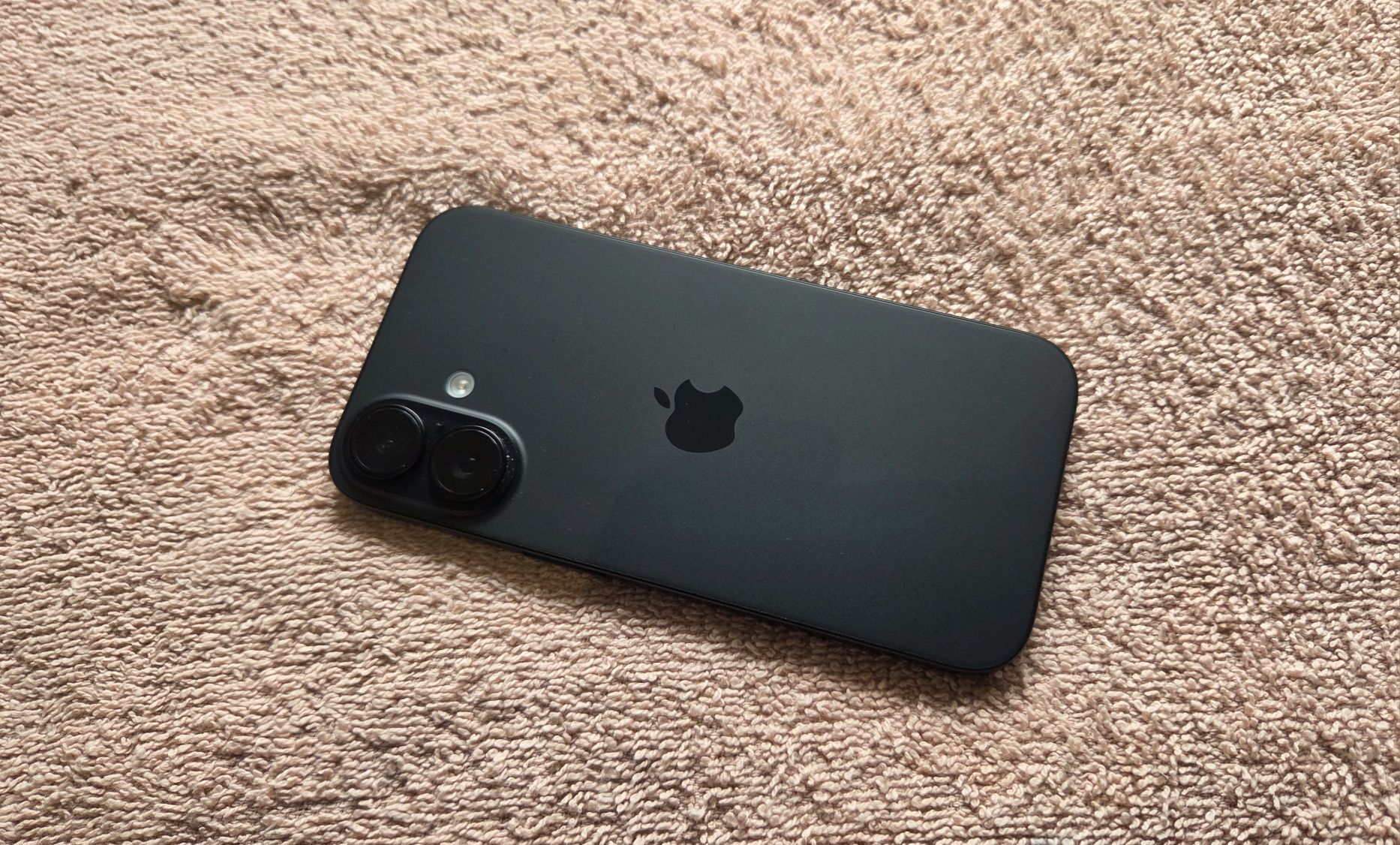 iPhone 16 pamięć 256 GB bateria jest 100%