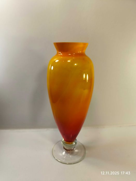 Wazon szklany ognisty huta Staszic Ząbkowice proj L Fiedorowicz