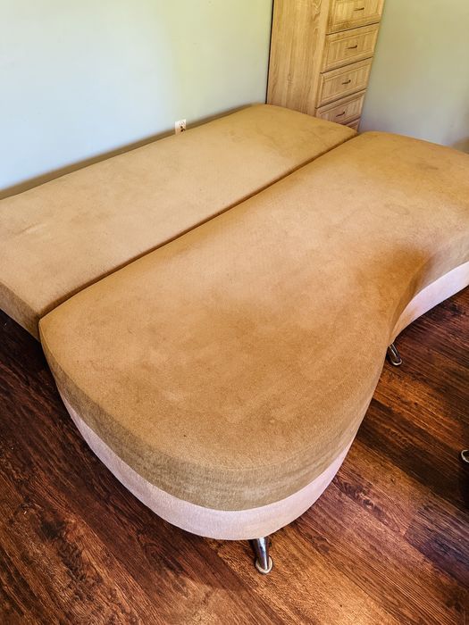 Komplet wypoczynkowy - sofa, fotele, pufy, poduszki - z funkcją spania