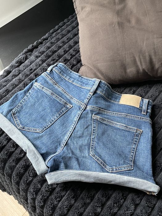 Krótkie spodenki damskie Pull&Bear