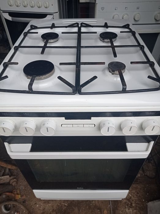 Продам 4х конфорну газову плиту Аміка .
