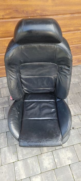 KOMPLET SIEDZEŃ SKÓRZANYCH W ELEKTRYCE BEZ GRZANIA LEON 1M, TOLEDO, GOLF 4, BORA, OCTAVIA I, A3 8L