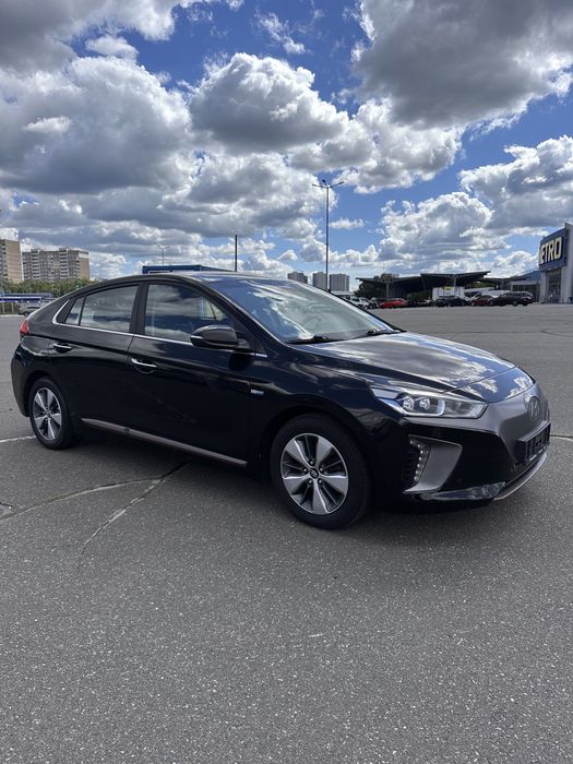 Hyundai Ionic 2017 в максимальній комплектації