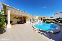 Moradia T4 com Piscina no Sargaçal - Lagos