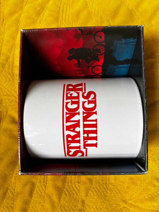 Kubek porcelanowy Stranger Things Pyramid International biały