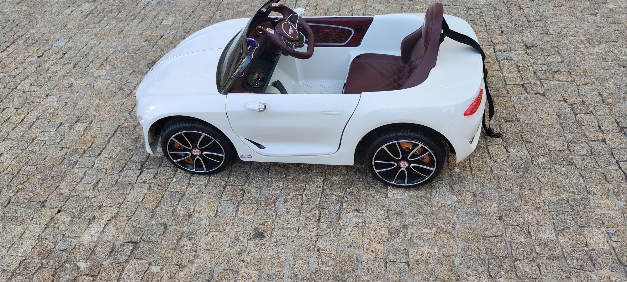 Carro.    Bentley