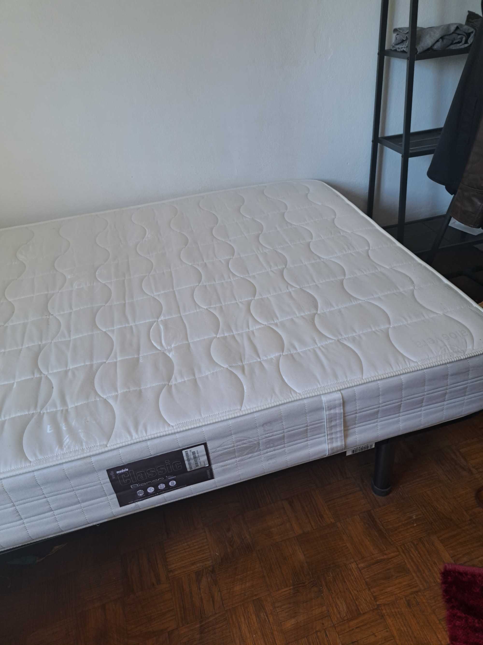 Cama de casal com colchao