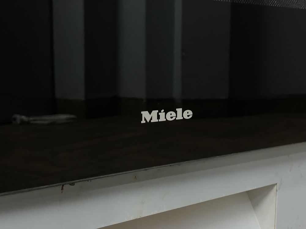 Духовка електрична Miele H 5681 Духова шафа Чорного кольору ІДЕАЛ