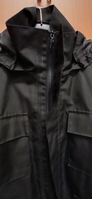 Kurtka przejściowa z kapturem przeciwdeszczowa