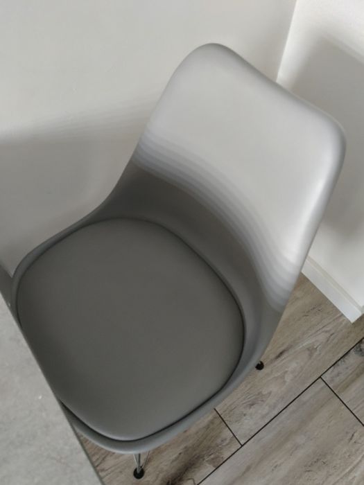 Stół kuchenny z krzesłami