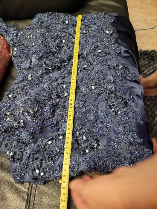 Vestido de cerimónia azul com pérolas