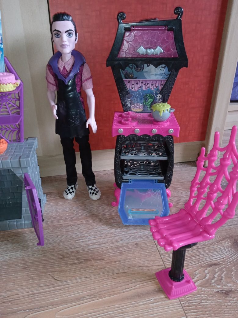 Lalki monster high z kuchnią wampirów