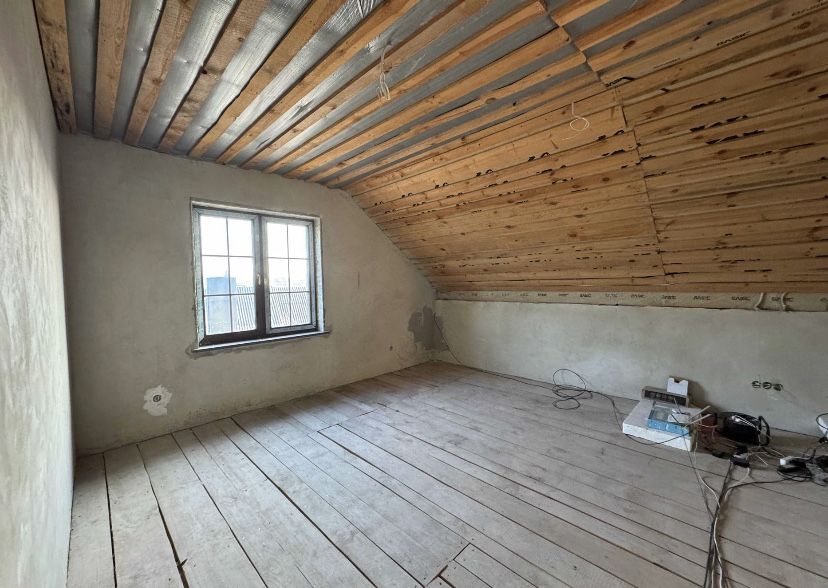 ВИГІДНА ПРОПОЗИЦІЯ! Добротний будинок у Корневі, є всі комунікації!