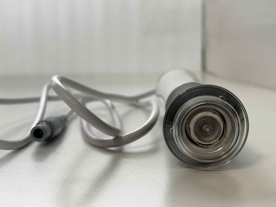 Aparat słuchowy z ładowarką USB