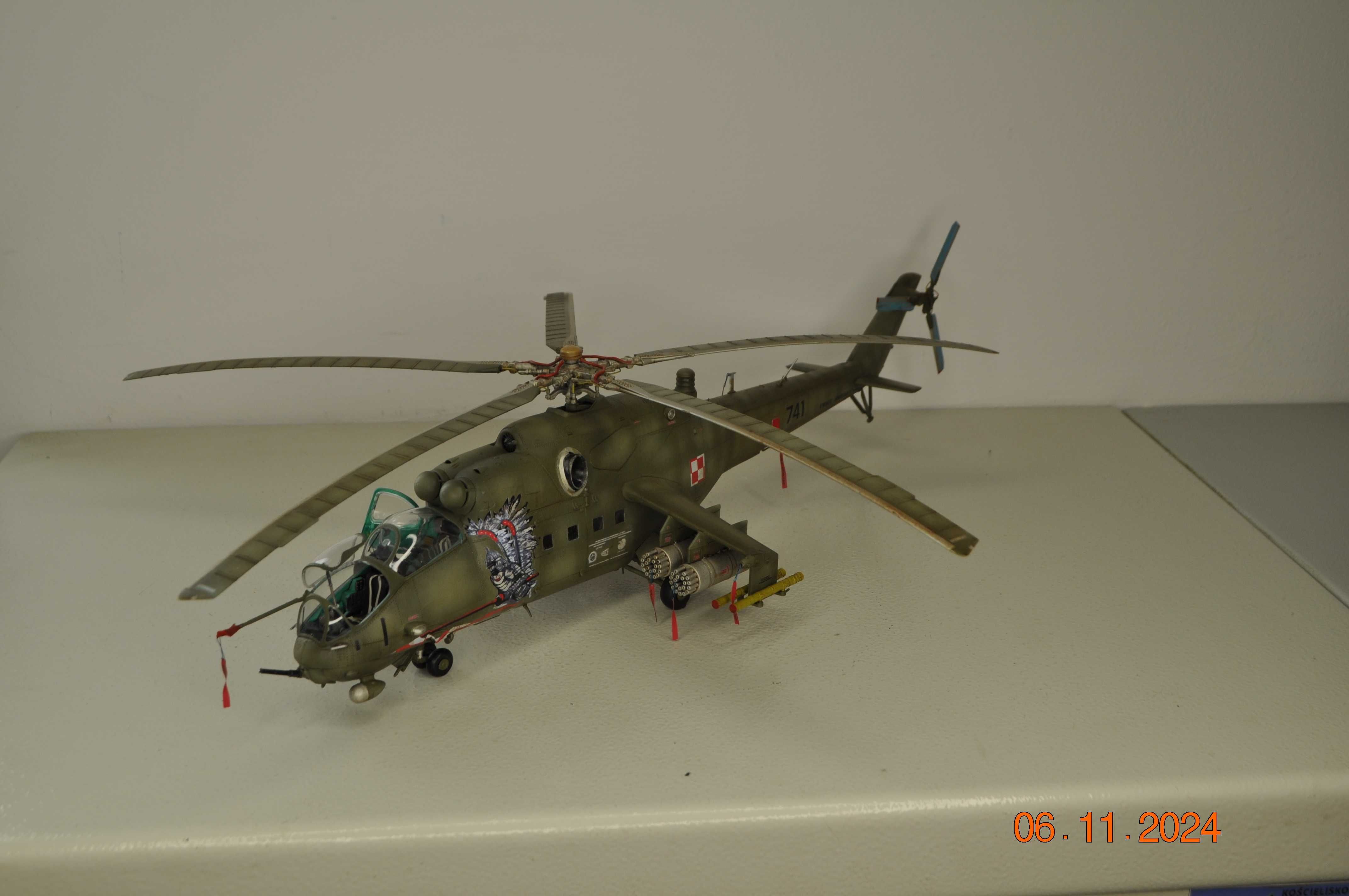 Model śmigłowca Mi-24 D HIND Husarz malowanie 2018  1/48