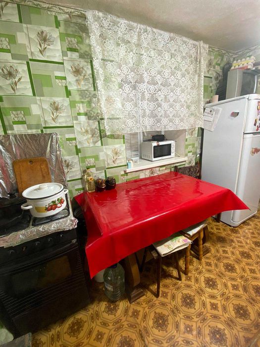 Терміново!Продам теплий будинок у центрі,з ділянкою 11 соток,газ,піч
