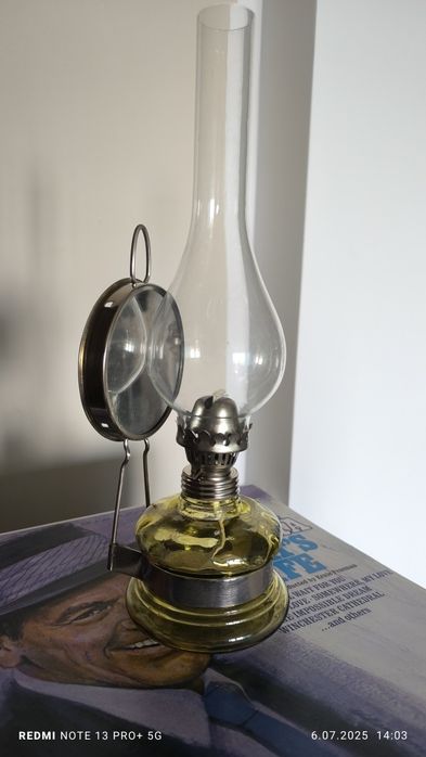 Lampy naftowe PRL 8" zielonkawożółte. Dwie sztuki. Dobrana para.
