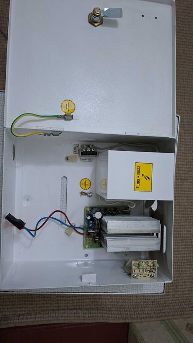 Джерело безперебійного живлення UPS-1220