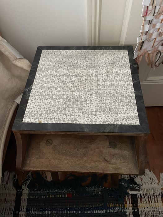 Mesa cabeceira antiga