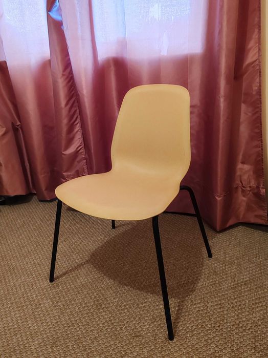 Cadeira amarela Ikea
