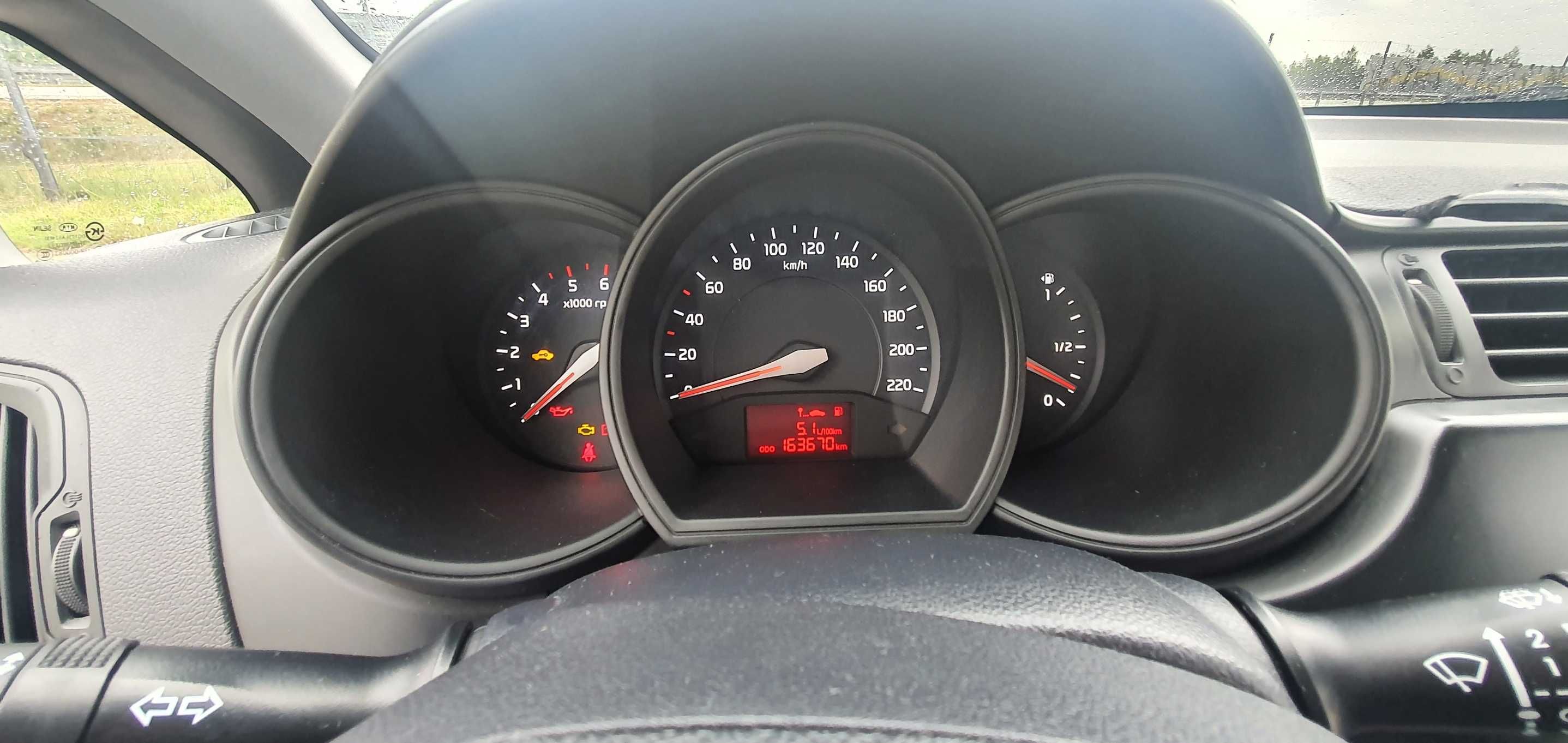 Kia Rio/Bezwypadkowa/ Polska Salon/Mały przebieg