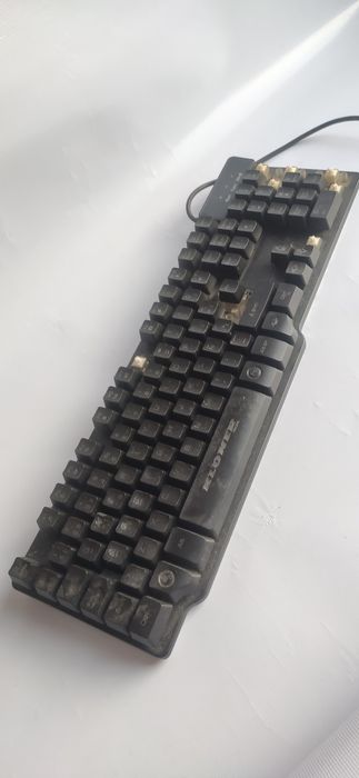 Teclado Kloner modelo KTG1 para peças