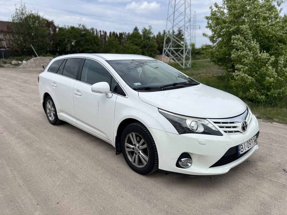Toyota Avenis 2.0 LPG Automat