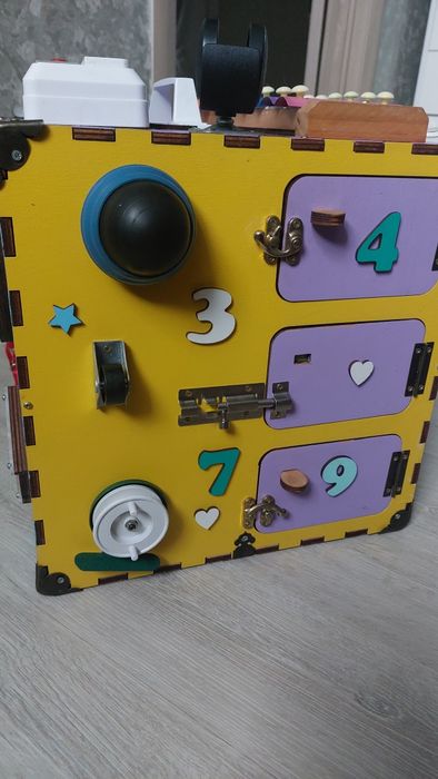 Бізікуб для малят