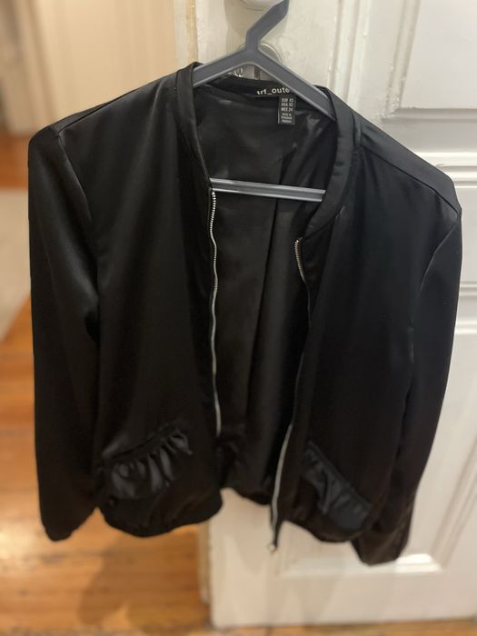 Blusao acetinado com folho preto