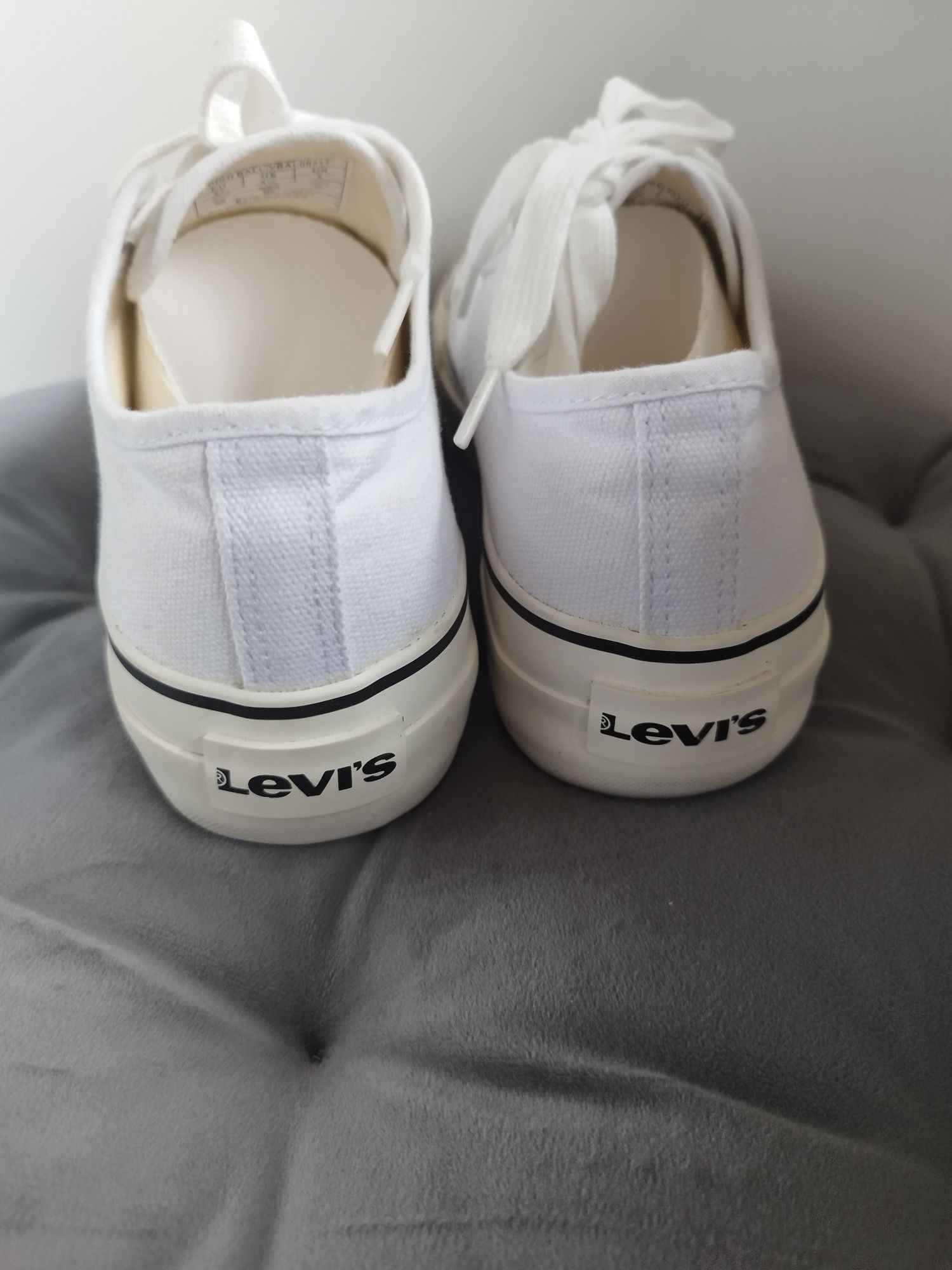 Trampki firmy Levi's .