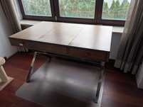 Stylowe biurko na chromowanych nogach | Loft / Glamour