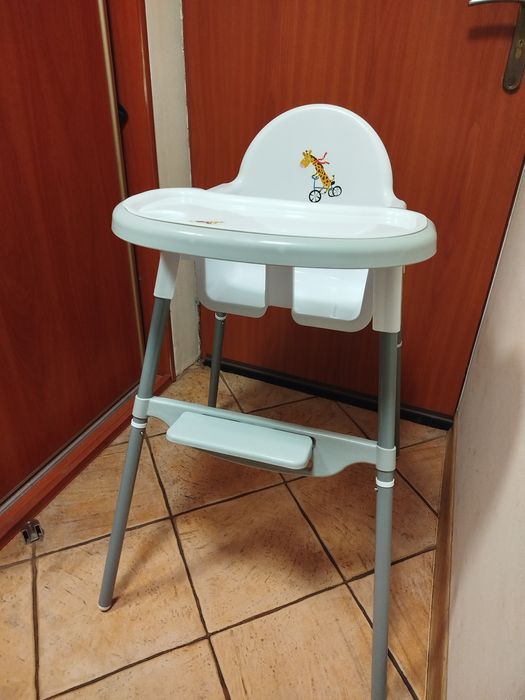 Krzesełko do karmienia z podnóżkiem