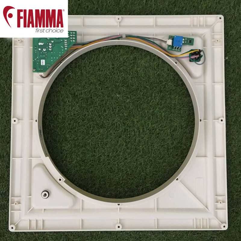 Clarabóia FIAMMA TurboVent 12V 40x40cm para Autocaravana ou Caravana