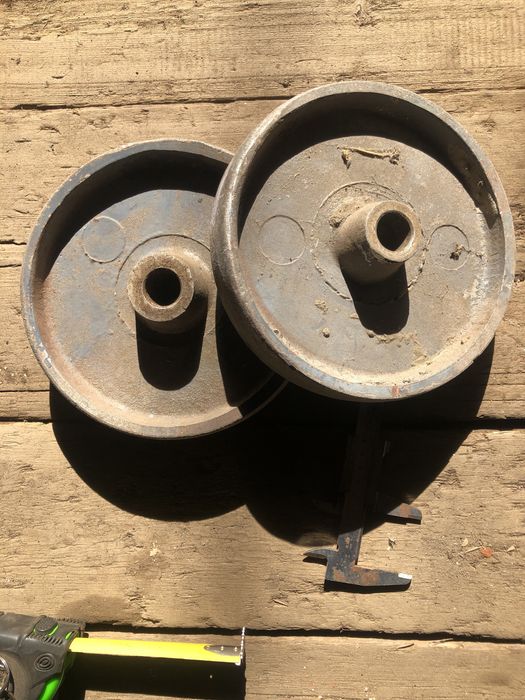 Колеса  б/у на возик чі тачку!Алюмінієві .Ще тих часів.