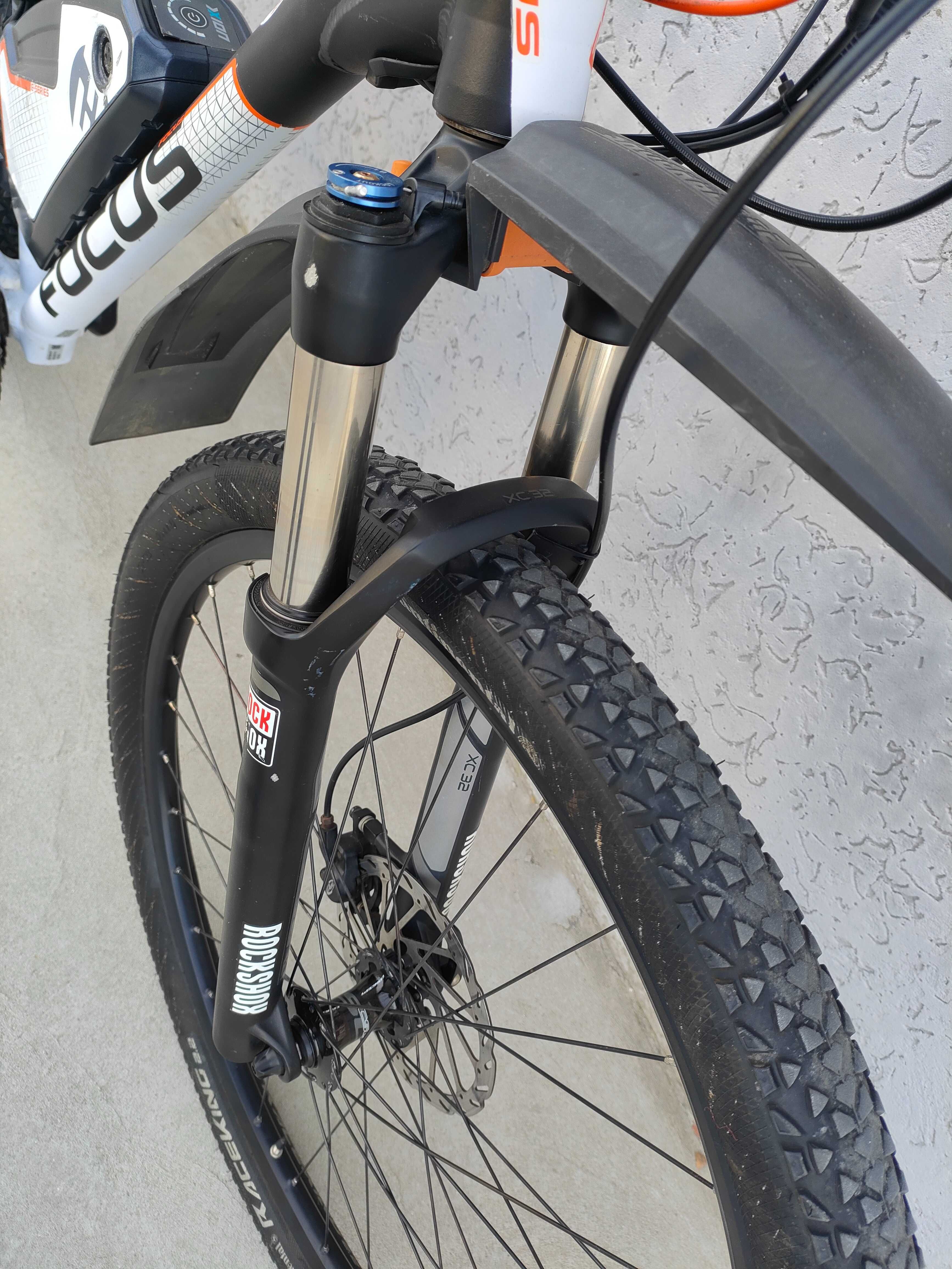 Електровелосипед найнер Focus Jarifa 29R, курок газу, RockShox